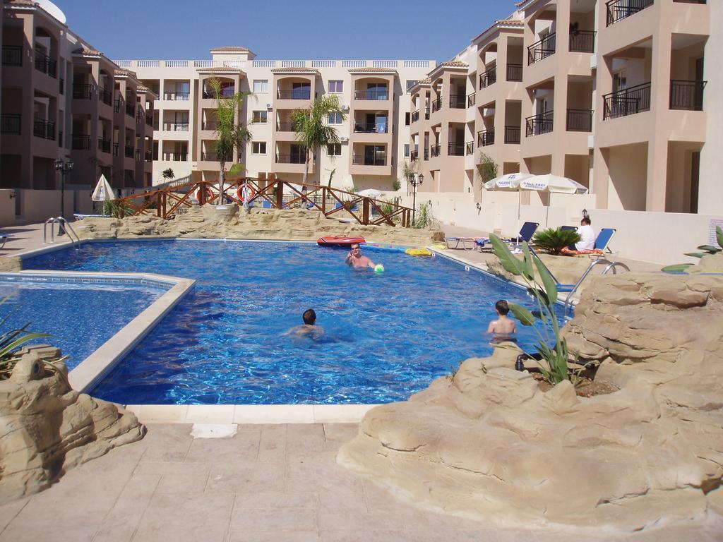 Royal Seacrest Apartments Aphrodite Hills Extérieur photo