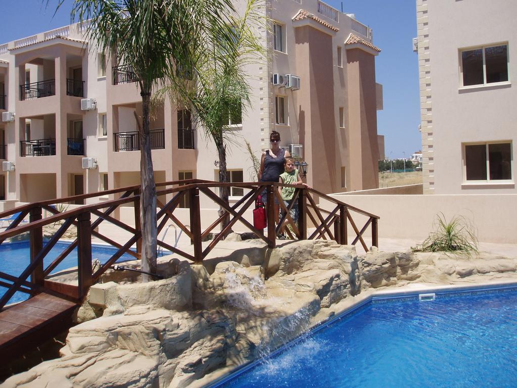 Royal Seacrest Apartments Aphrodite Hills Extérieur photo