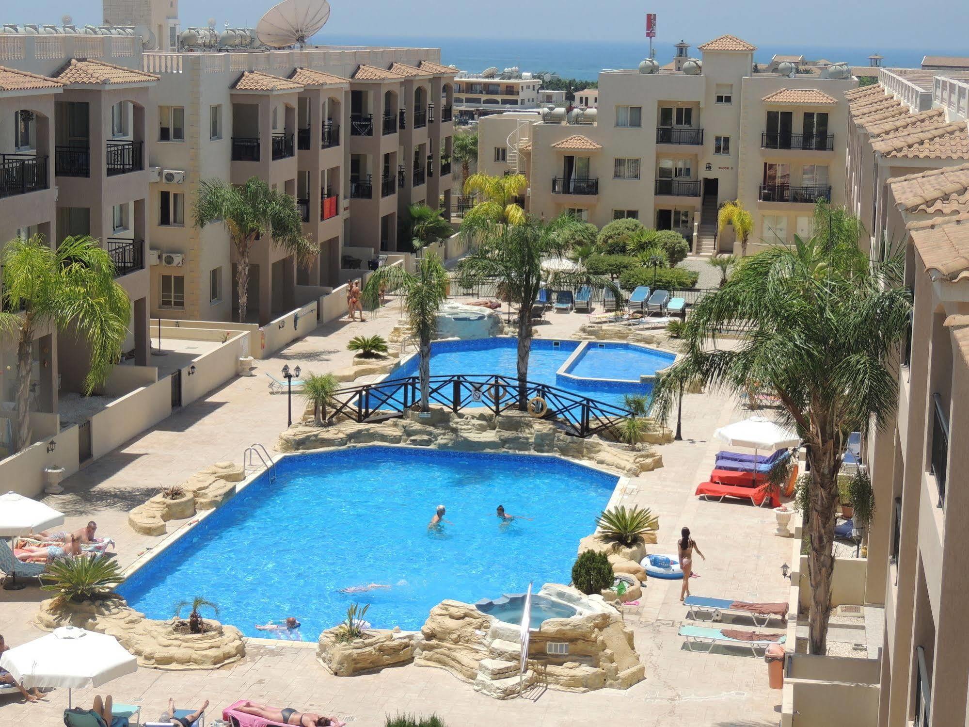 Royal Seacrest Apartments Aphrodite Hills Extérieur photo