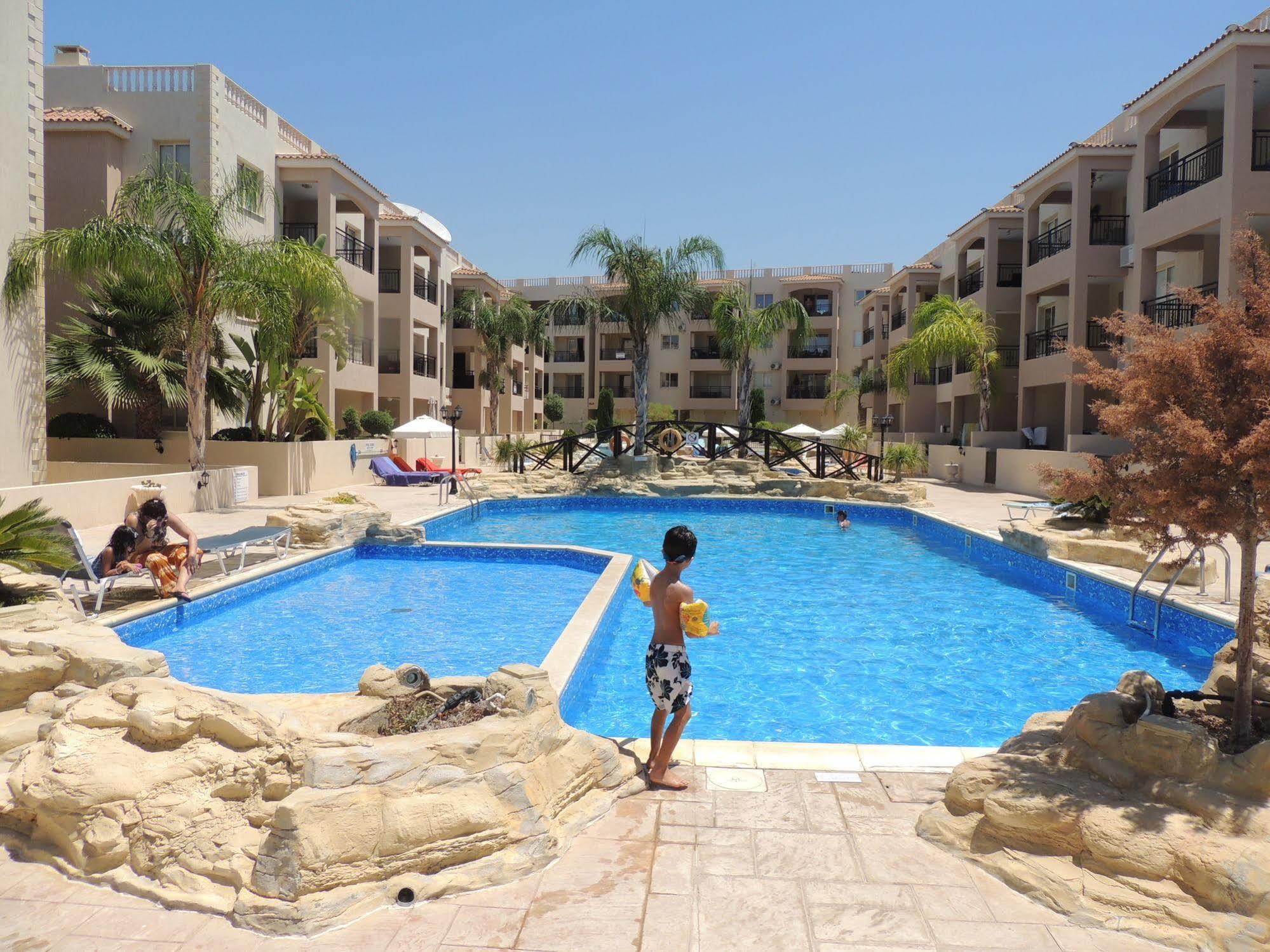 Royal Seacrest Apartments Aphrodite Hills Extérieur photo