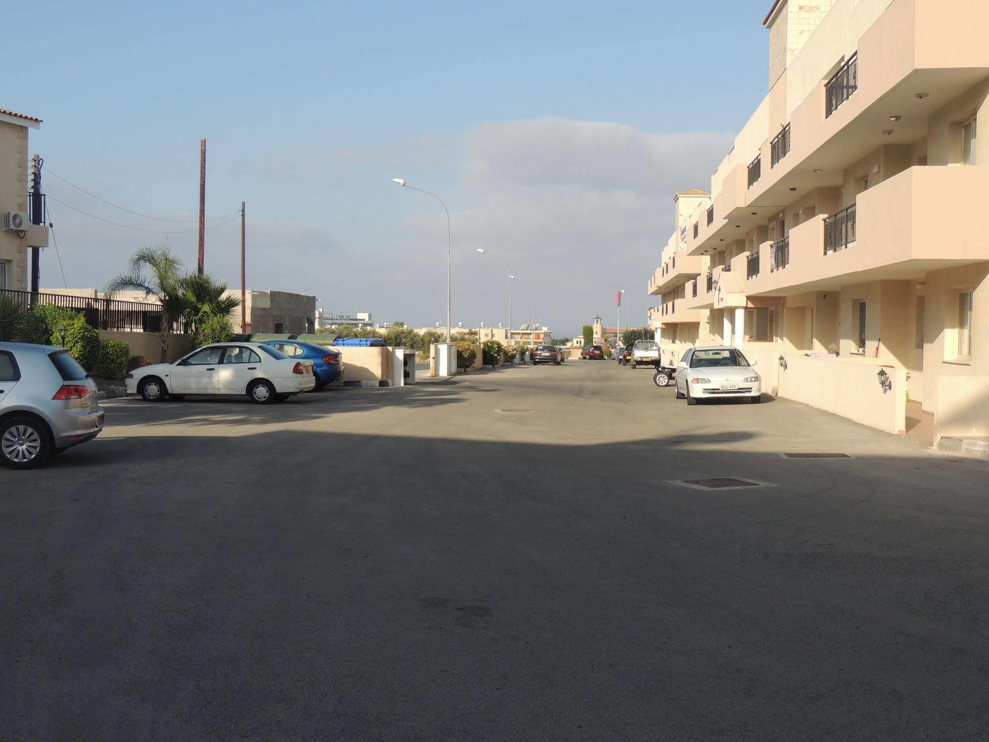 Royal Seacrest Apartments Aphrodite Hills Extérieur photo