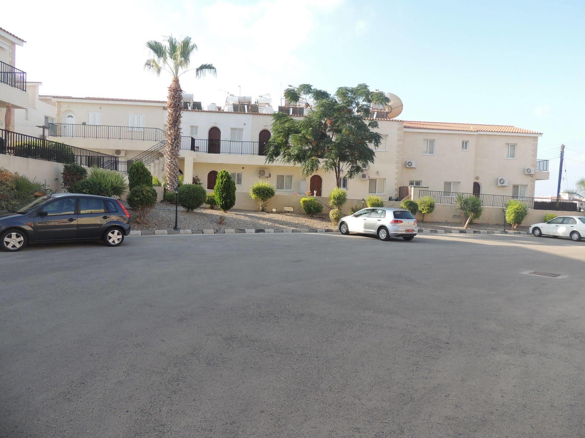 Royal Seacrest Apartments Aphrodite Hills Extérieur photo