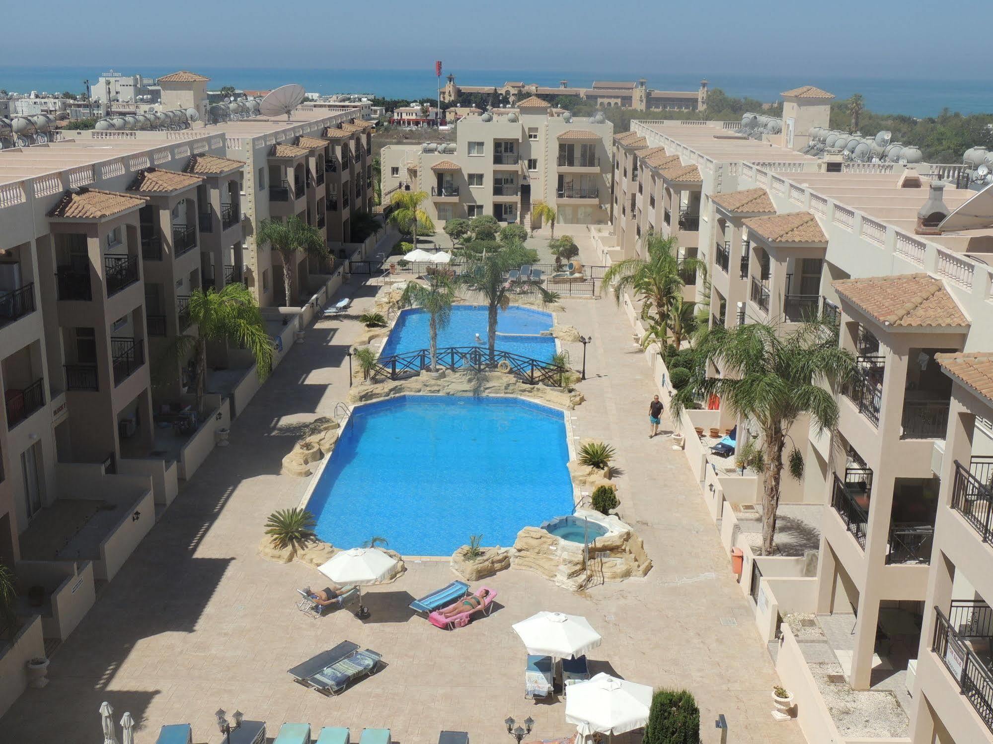 Royal Seacrest Apartments Aphrodite Hills Extérieur photo